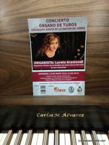 Loreto Aramendi al órgano de Caspe