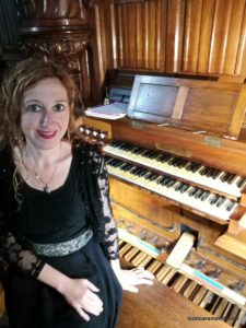 Loreto Aramendi al órgano Cavaillé-Coll de Farnborough Abbey